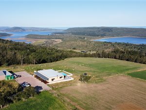 27.6 ha Farm in Wilderness