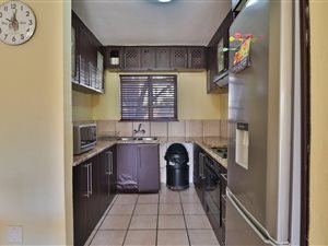 3 Bed Apartment in Paulshof