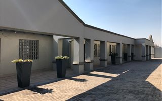 327 m² Commercial space in Bedfordview