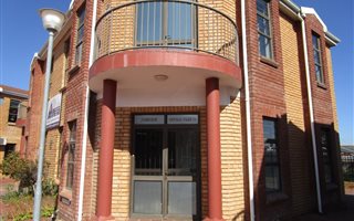 110 m² Land available in George Central