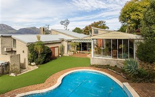 4 Bedroom House in Paarl Central West