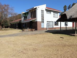 6 Bed House in De Deur