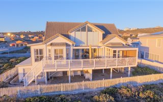 5 Bedroom House in Yzerfontein