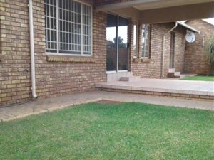 2 Bed Apartment in Montana Park