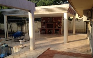1 Bedroom Garden Cottage in Emmarentia