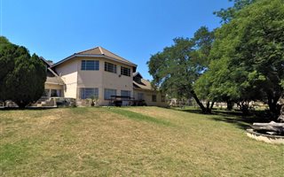 6 Bedroom House in Ruimsig AH