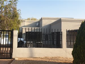 4 Bed House in The Reeds