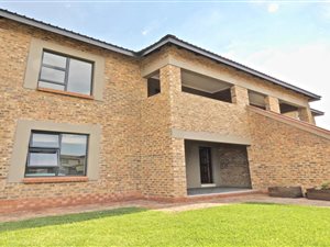 3 Bed Apartment in Ravenswood