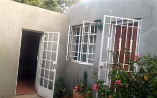 1 Bedroom Garden Cottage in Sydenham