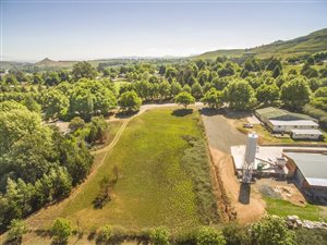 5847 m² Land available in Underberg