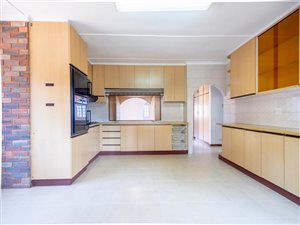 5 Bed House in Nagina