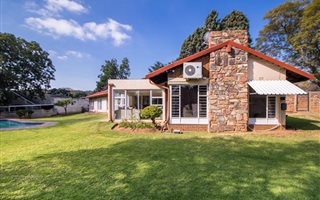 4 Bedroom House in Kensington B
