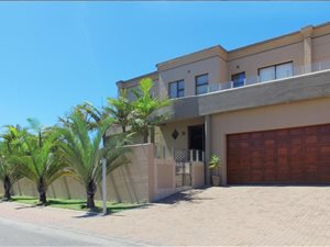 4 Bed House in Diaz Beach