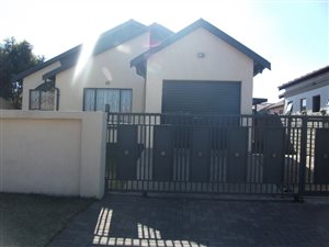 3 Bed House in Tasbet Park