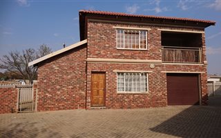 2 Bedroom House in Elandia