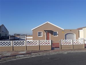 2 Bed House in Mitchells Plain