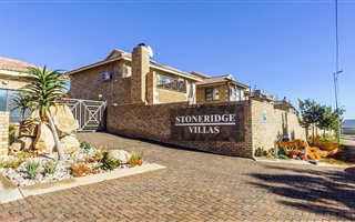 3 Bedroom Townhouse in Honeydew Manor