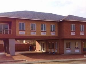 255 m² Commercial space in Maroeladal