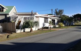 3 Bedroom House in Hartenbos Heuwels