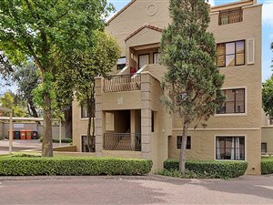 2 Bed Apartment in River Club