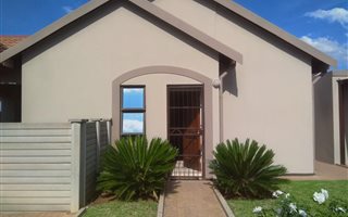 2 Bedroom Townhouse in Vanderbijlpark SE