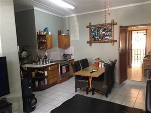 5 Bed House in Trafalgar