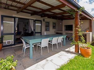 3 Bed House in Kelderhof Country Village