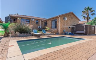 3 Bedroom House in The Crest