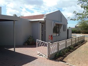 3 Bed House in Roux Park