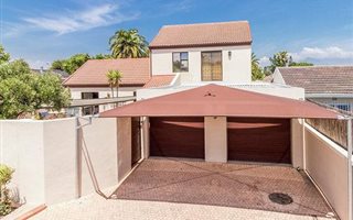 4 Bedroom House in Bothasig