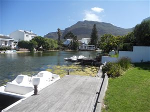 4 Bedroom House in Marina Da Gama