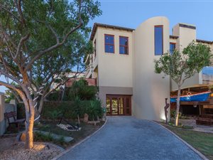 5 Bed House in Greenways Golf Estate