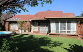 5 Bedroom House in Selection Park