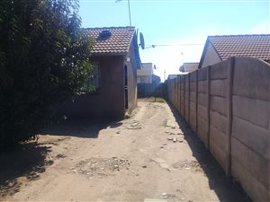2 Bed House in Etwatwa