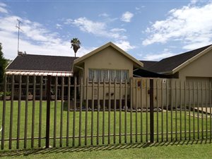 3 Bedroom House in Vanderbijlpark CE5