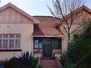 4 Bedroom House in Roodepoort North