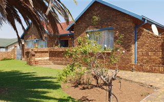3 Bedroom House in Dennesig