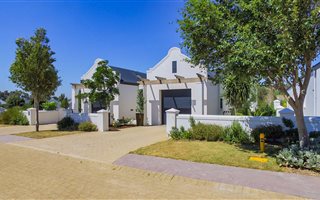 4 Bedroom House in Somerset West Central