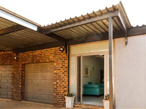 5 Bed House in Wierda Park