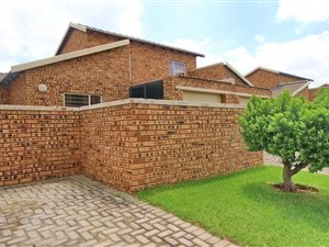 2 Bed Townhouse in Honey Park