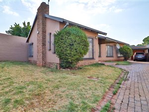 3 Bed House in Roodepoort West