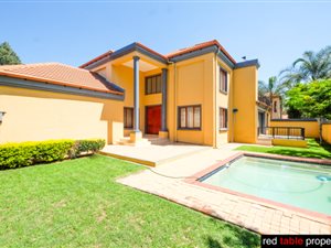 4 Bedroom House in Silver Lakes Golf Estate