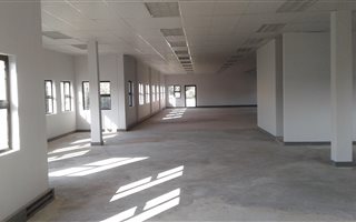303 m² Commercial space in New Redruth