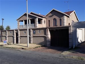 5 Bed House in Reiger Park