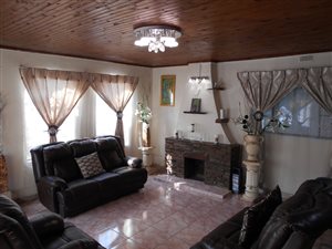5 Bed House in Reiger Park