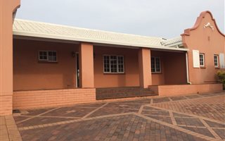 3 Bedroom House in Athlone Park