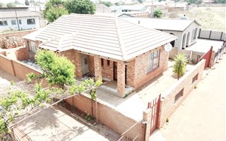 2 Bedroom House in Toekomsrus