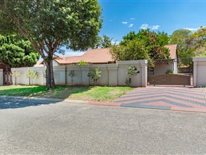 6 Bed House in Meredale