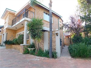 5 Bed House in Moreleta Park
