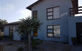 6 Bedroom House in Dwarskersbos